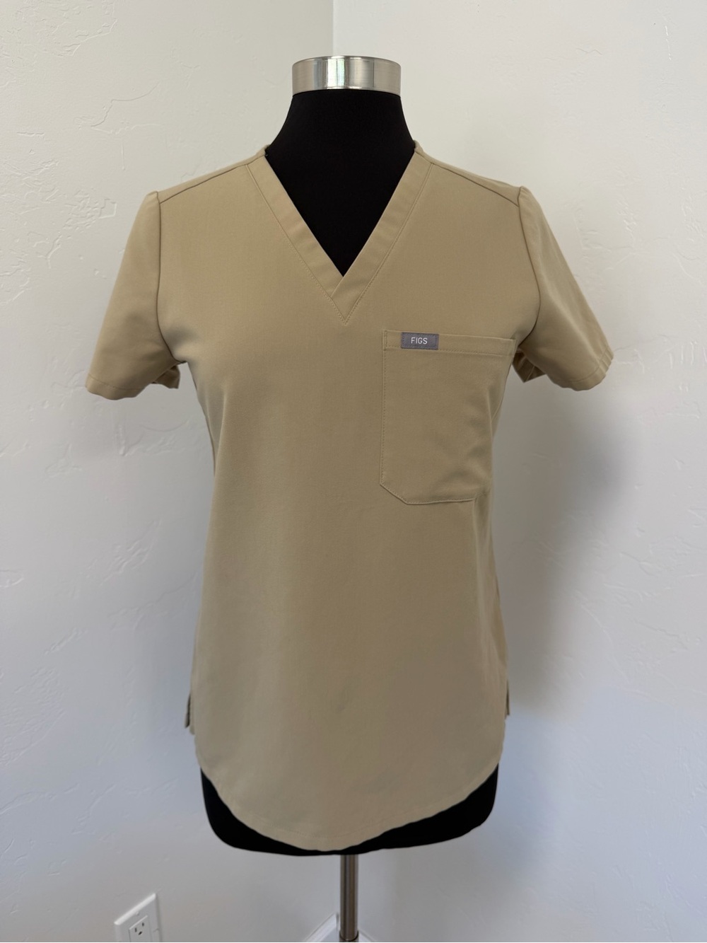 FIGS Khaki Catarina One-Pocket Scrub Top Size XS PO 2413